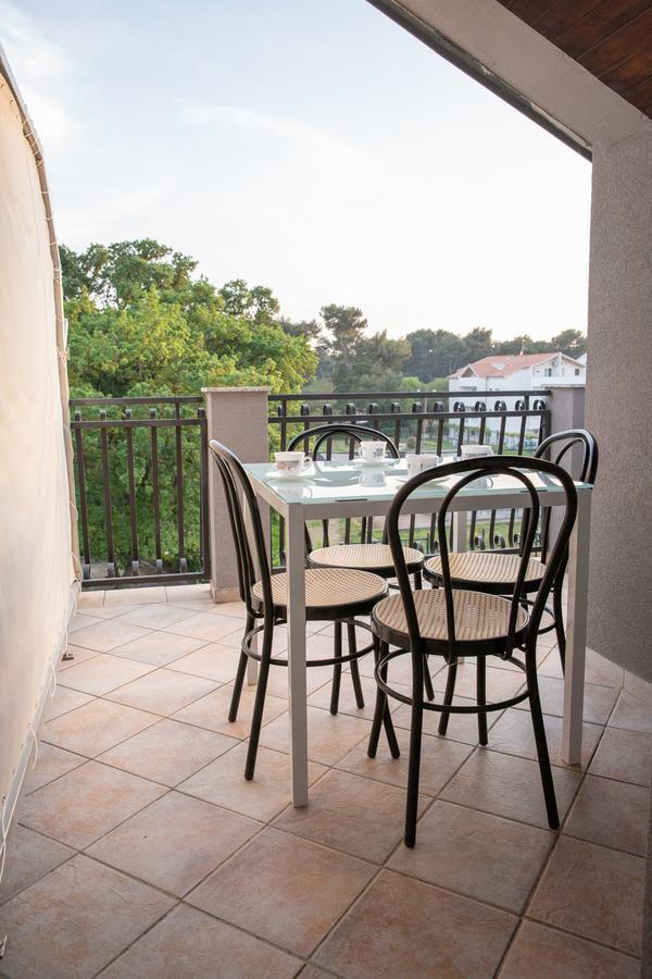 Apartmani Dina Biograd Na Moru Extérieur photo