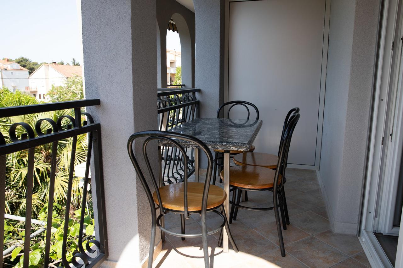 Apartmani Dina Biograd Na Moru Extérieur photo