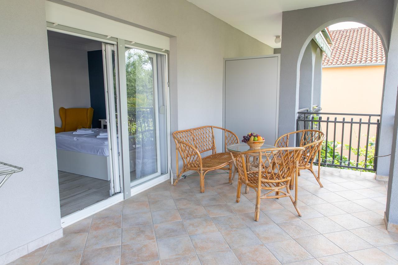 Apartmani Dina Biograd Na Moru Extérieur photo
