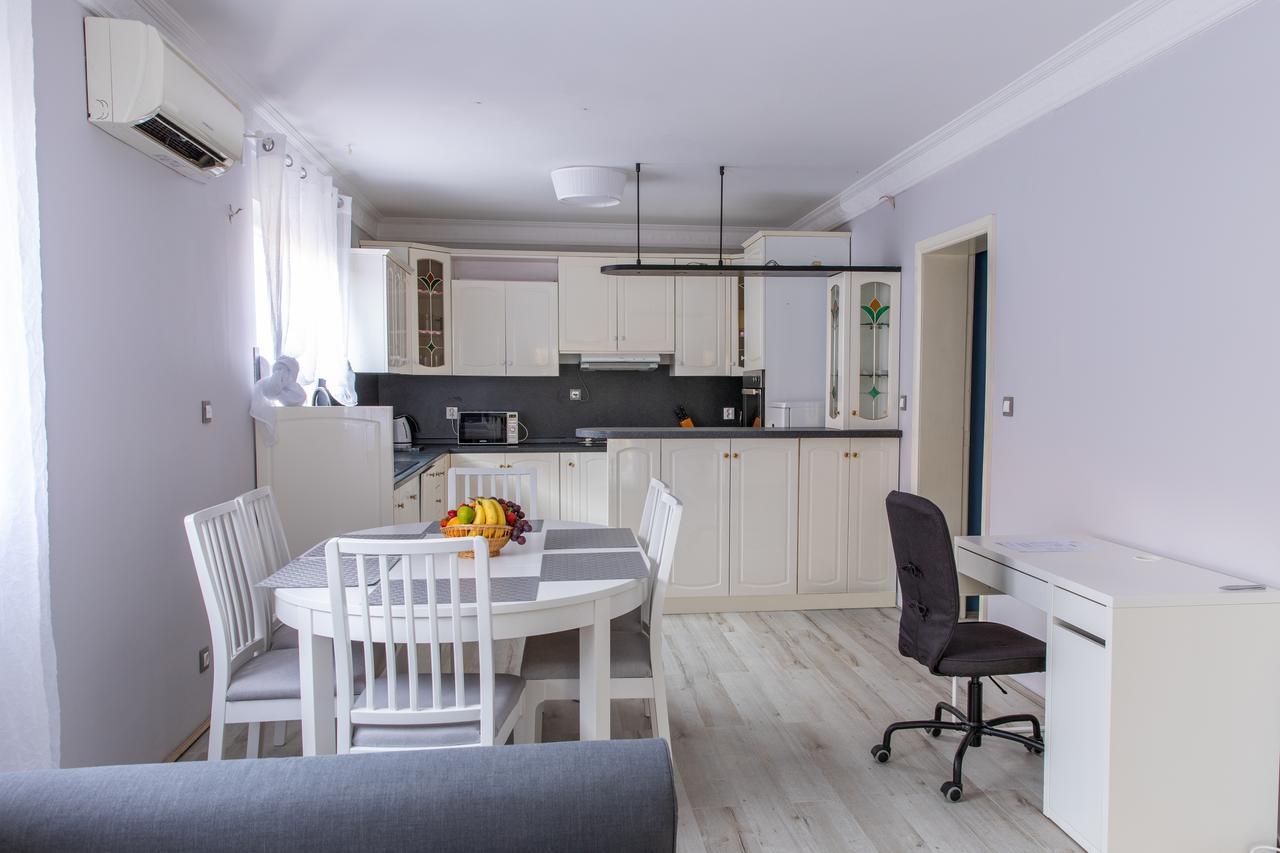 Apartmani Dina Biograd Na Moru Extérieur photo